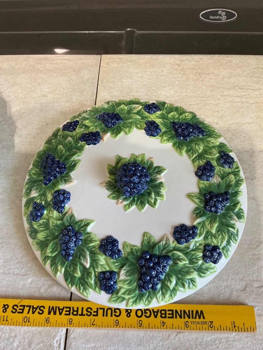 Vintage Style Eyes pie dish with Lid - Picture 4 of 9